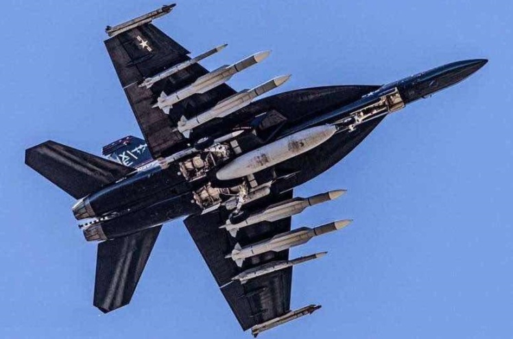 پرواز اسکرامبل توسط جنگنده های ناتو،